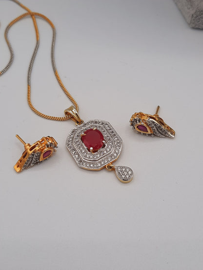 Magnifique arrangement de perles blanches pour boucles d'oreilles rondes et collier inspiré du tournesol
