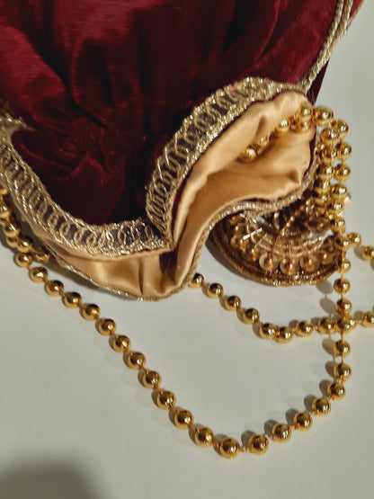 Red clutch for weddings and parties with golden chain