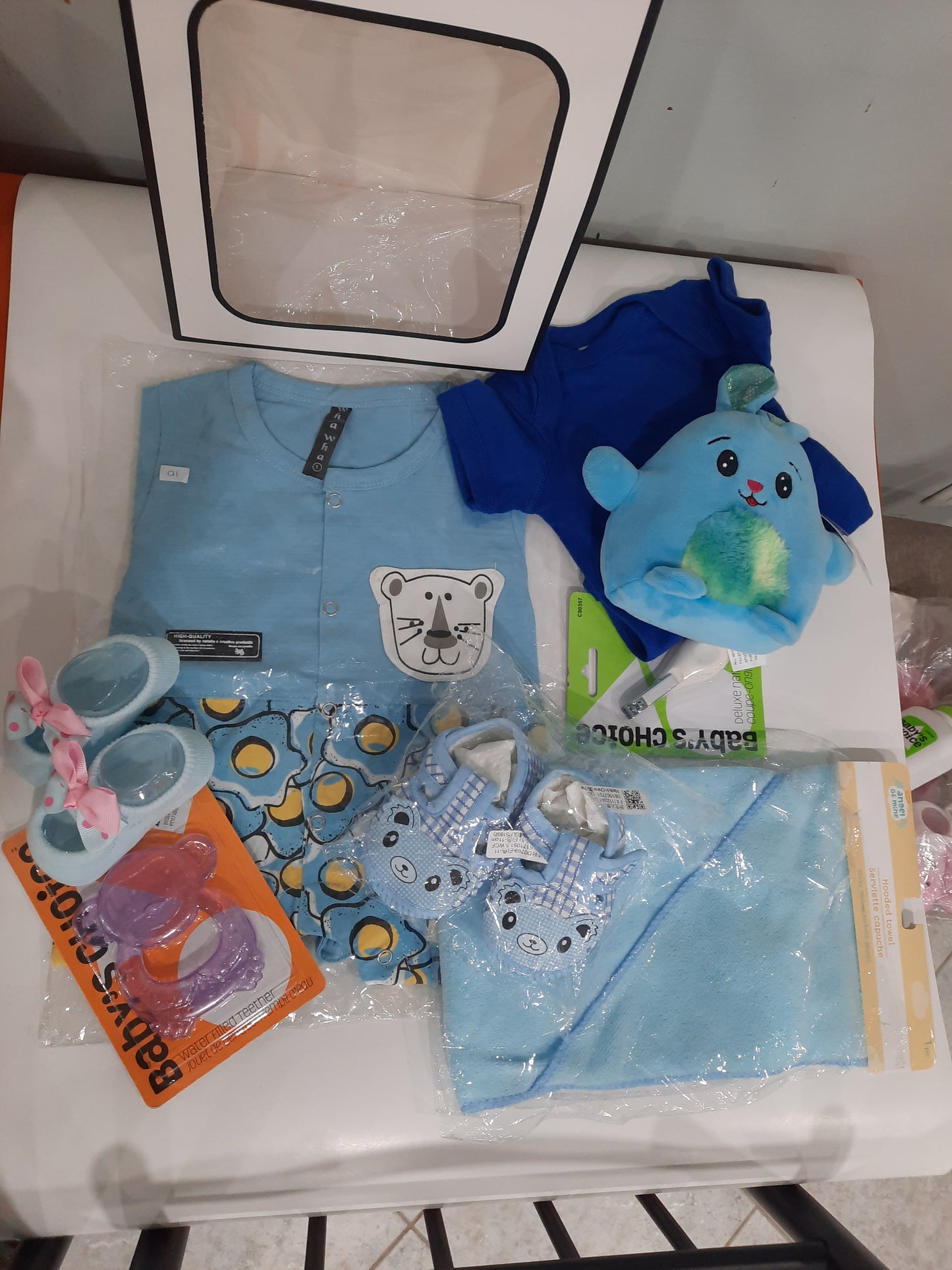 Coffrets cadeaux de vêtements pour bébé, idéaux pour les baby showers et les naissances - ENSEMBLE H