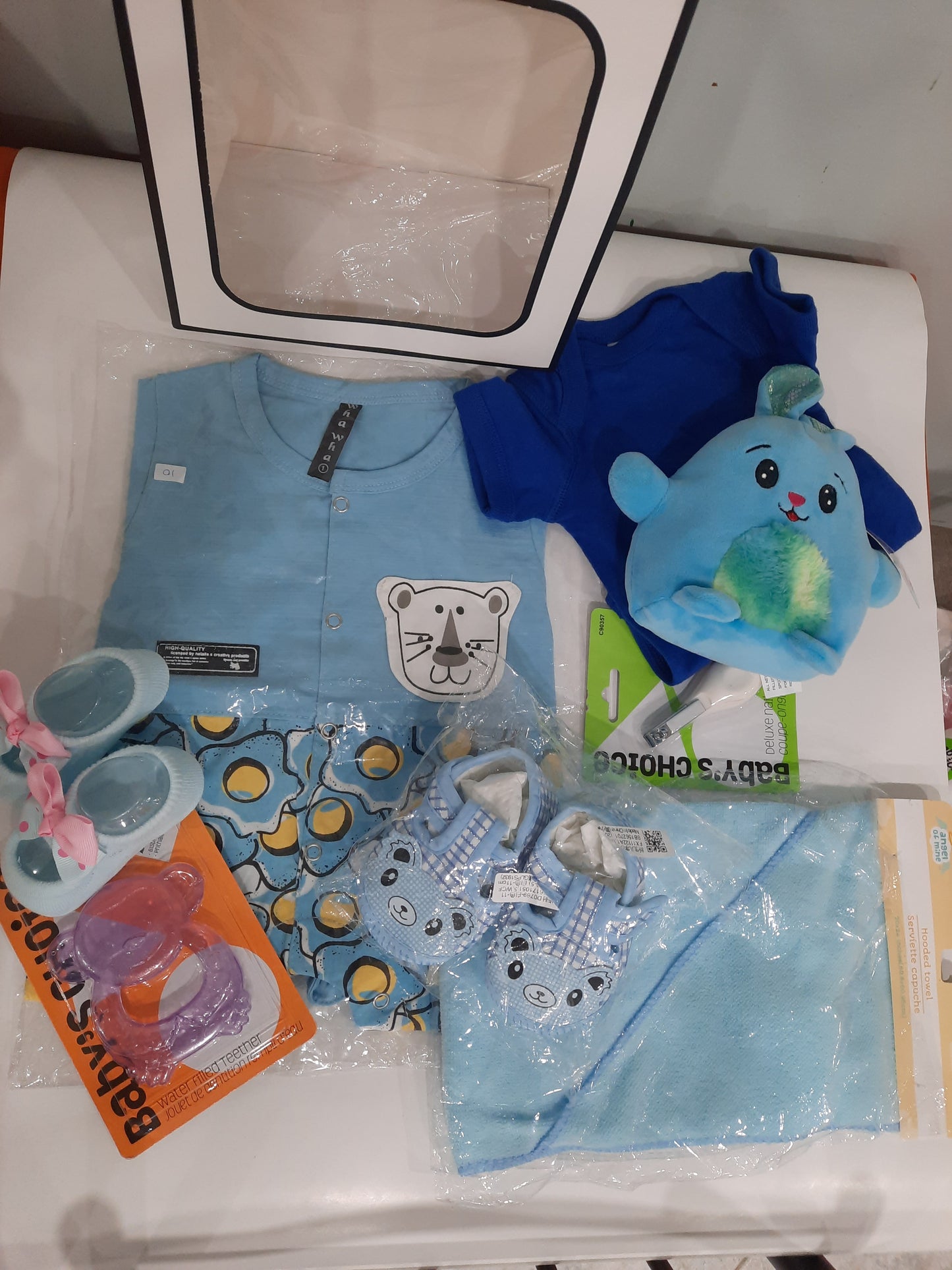 Coffrets cadeaux de vêtements pour bébé, idéaux pour les baby showers et les naissances - ENSEMBLE H