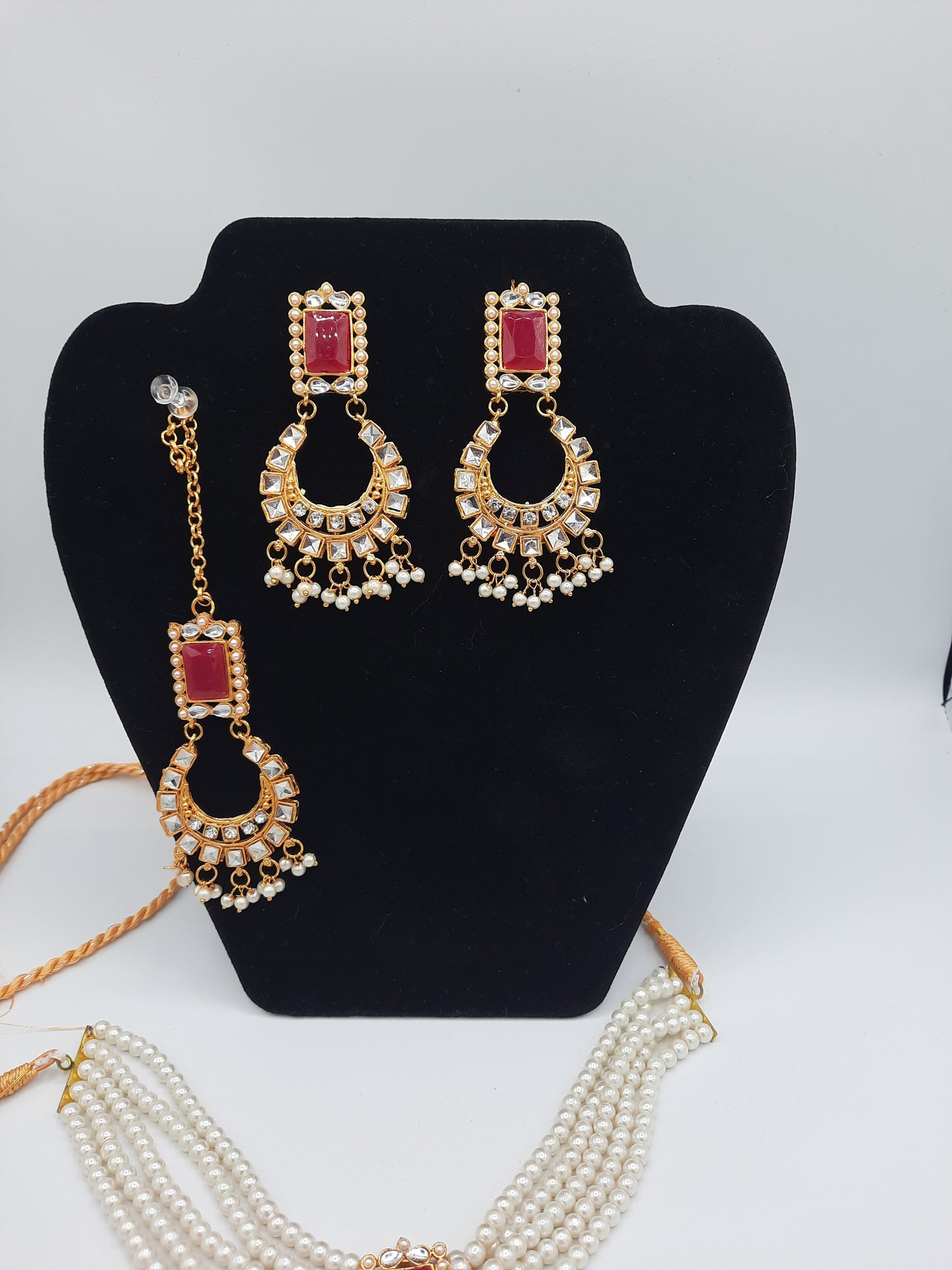 Guluband choker in pink and white colors with earrings and teeka