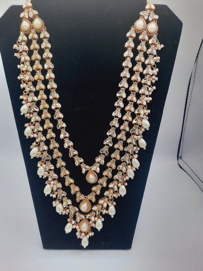 White long maala necklace with pearls and kundanand mughal earrings - NATASHAHS