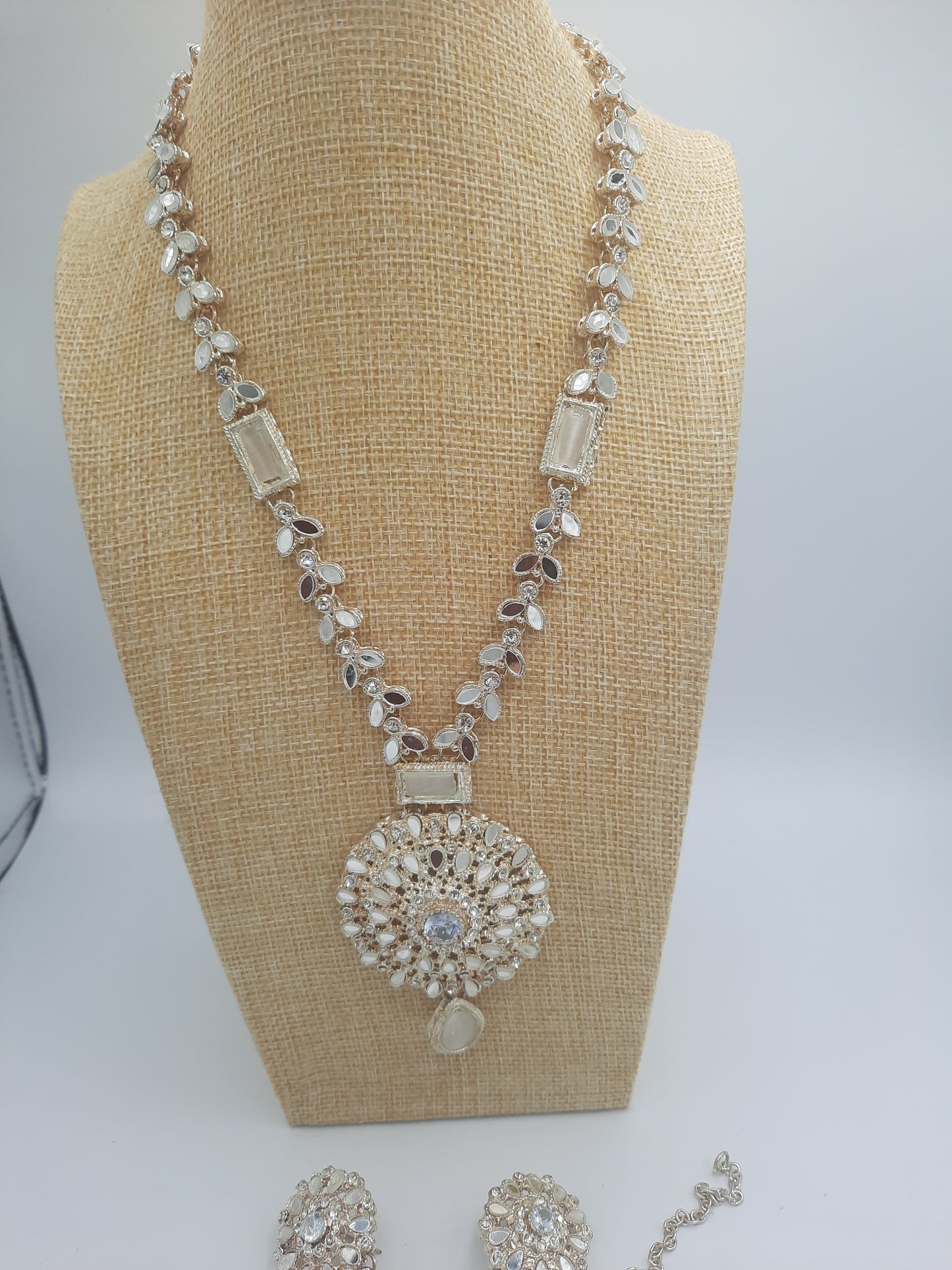 Silver polished jewelry set for wedding party with white milky square cut stones