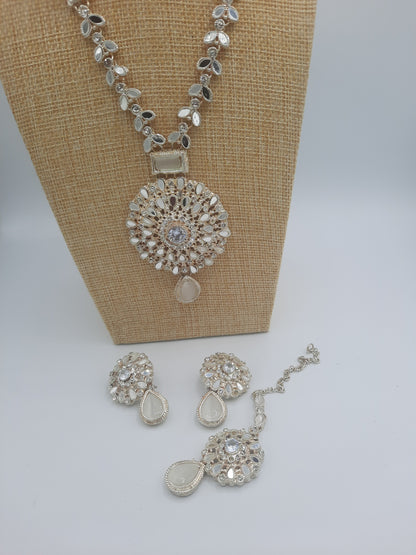 Silver polished jewelry set for wedding party with white milky square cut stones