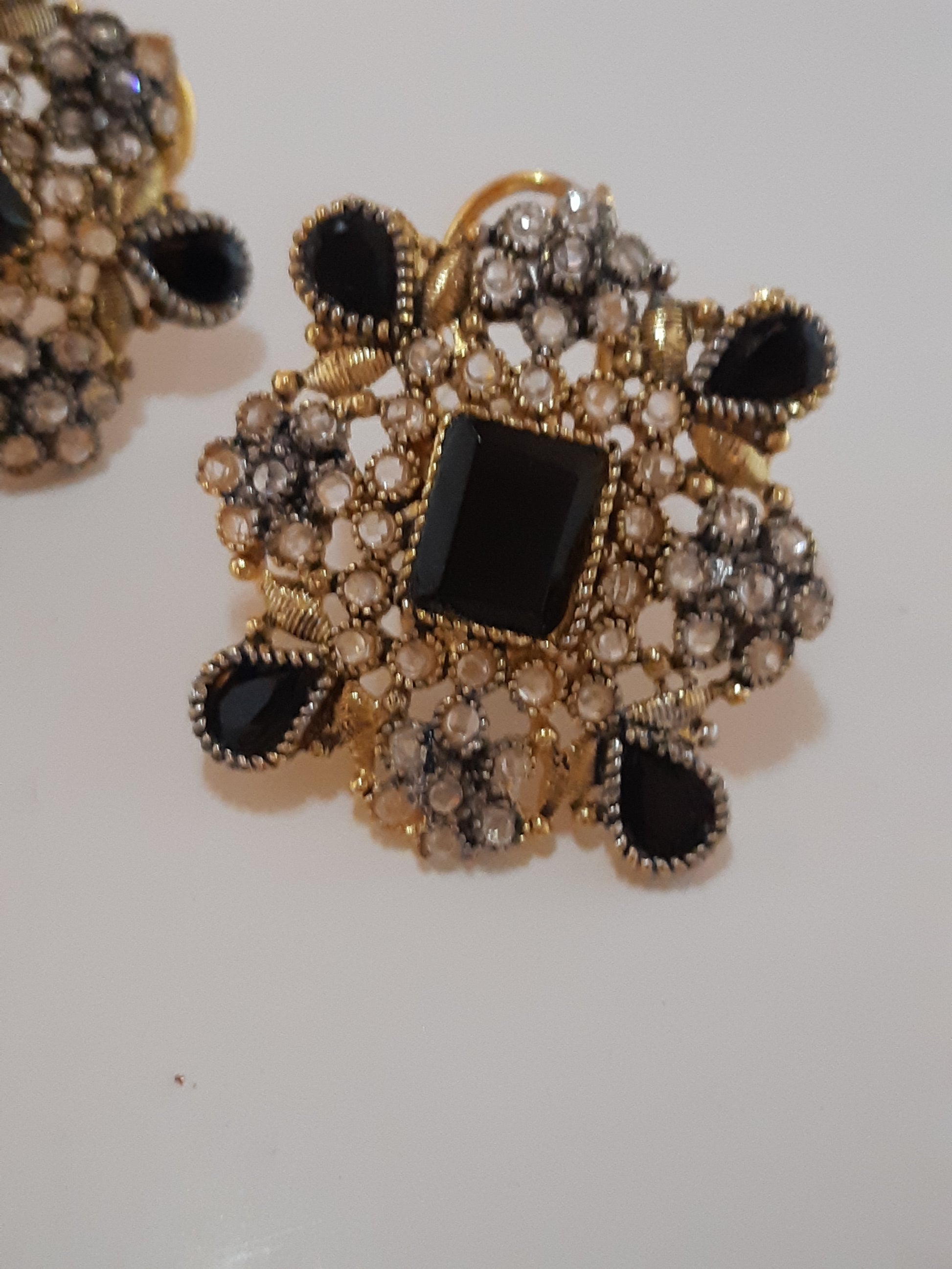 CHAMPAGNE FLOWER SHAPED GOLDEN BASE PENDANT SET - NATASHAHS