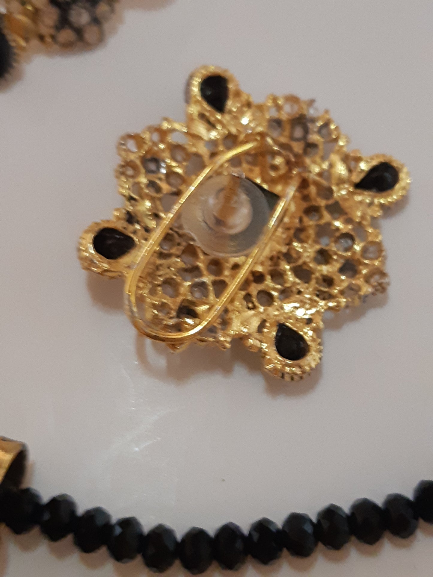 CHAMPAGNE FLOWER SHAPED GOLDEN BASE PENDANT SET - NATASHAHS