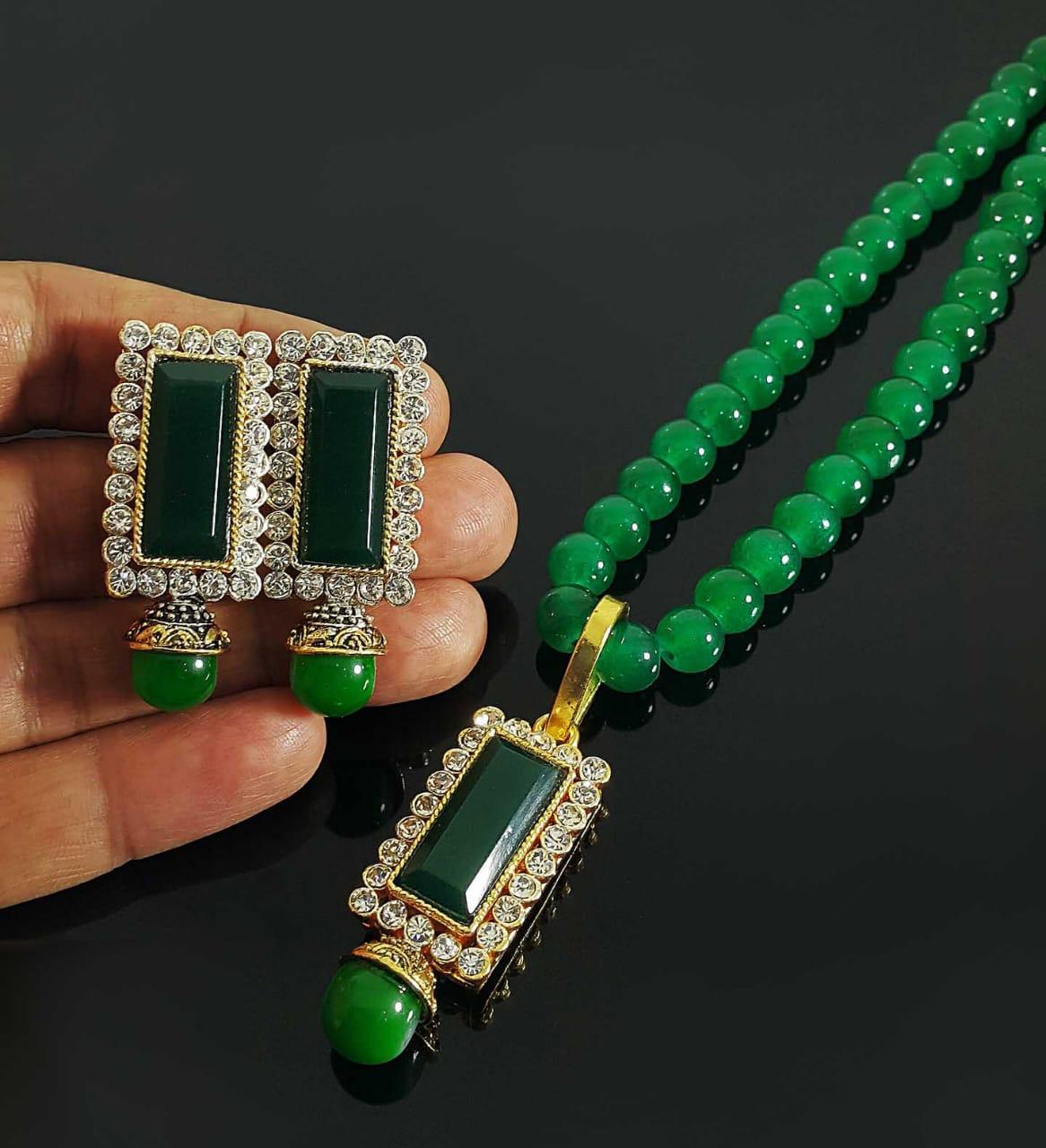 Glimpse in the Sun Golden Base Pendant Set - NATASHAHS