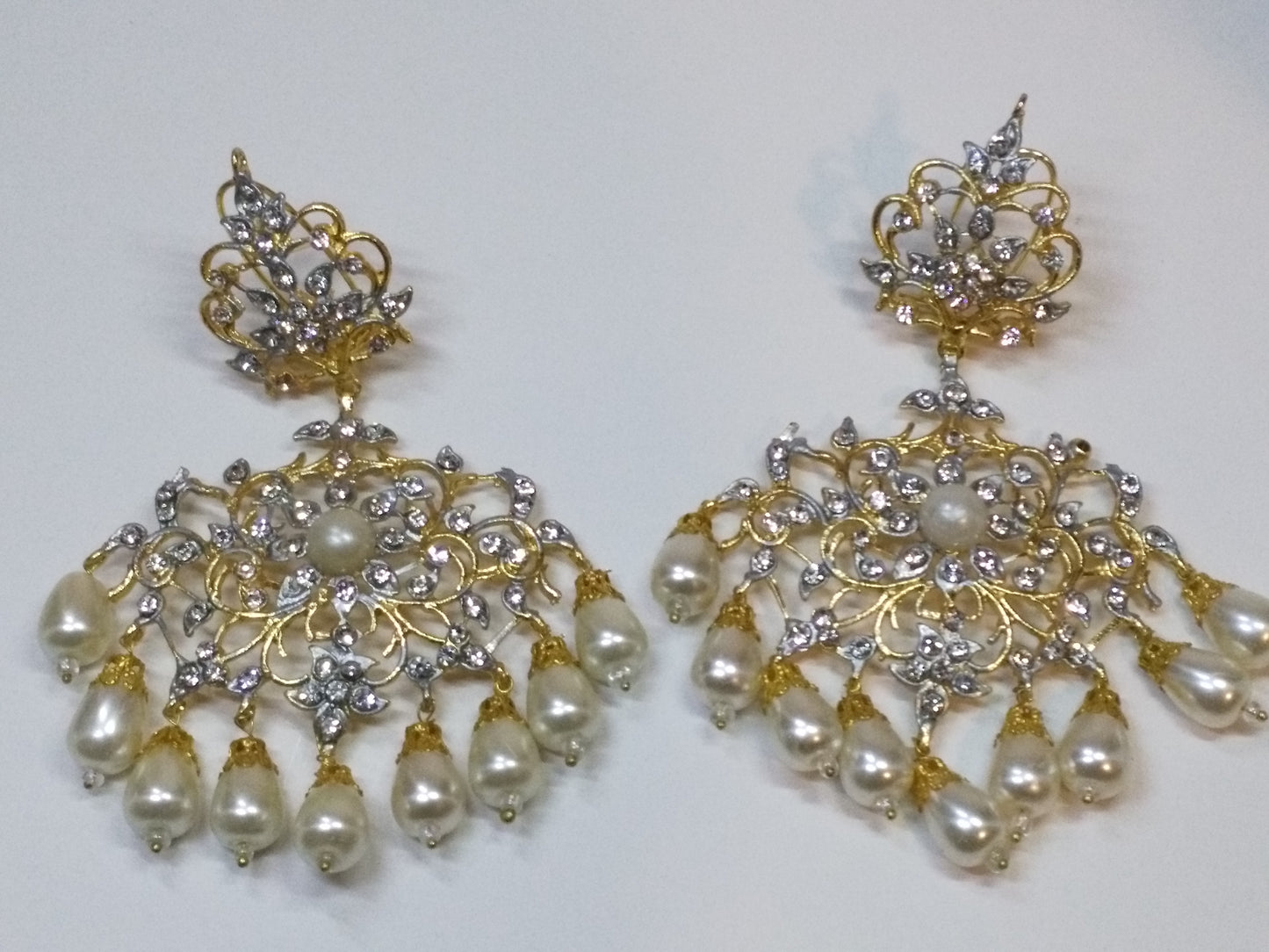 WHITE ROYAL STYLE EARRINGS FOR ROYAL PEOPLE - NATASHAHS