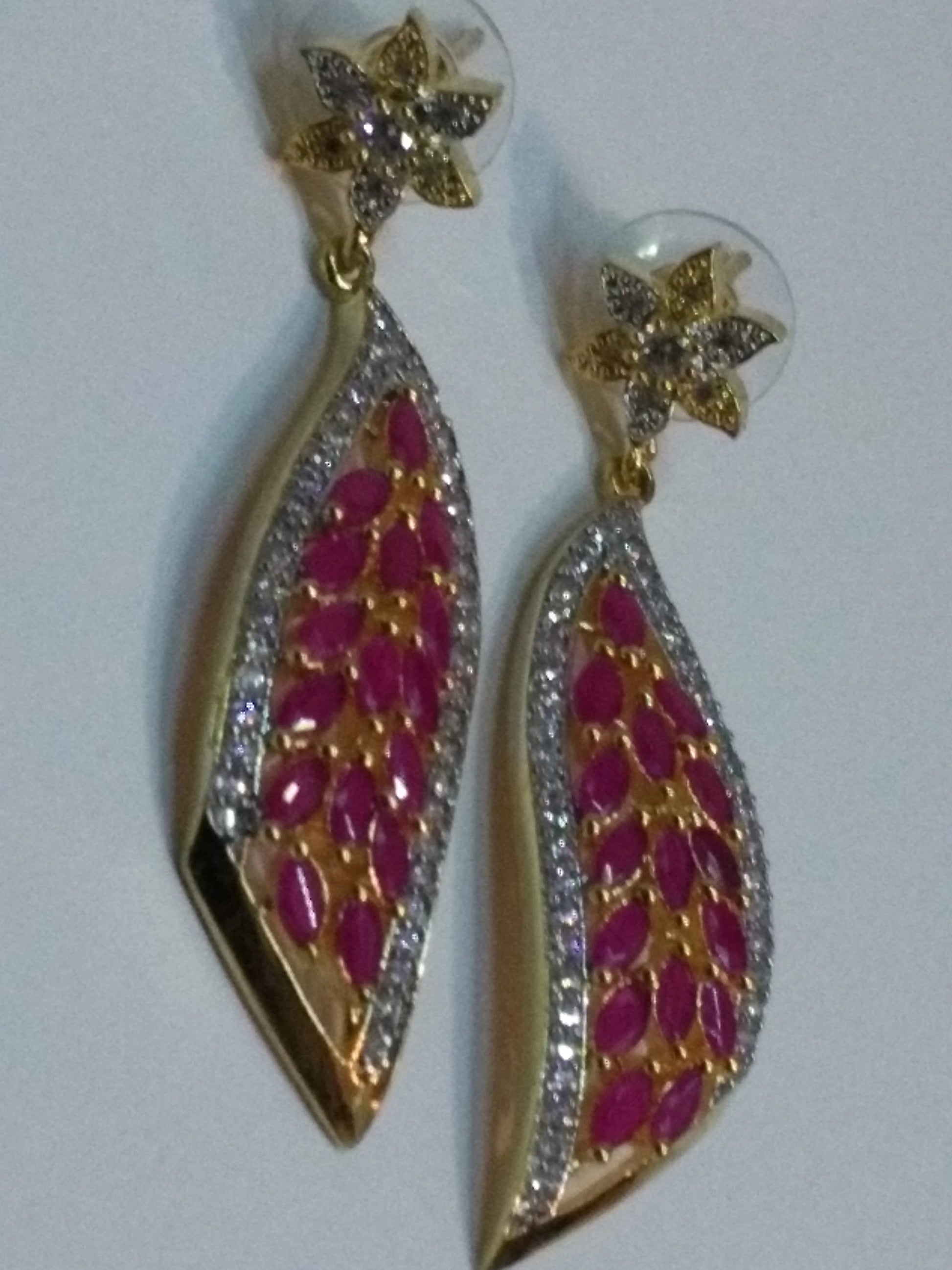 Wing-shaped earrings with pink semi-precious stones - NATASHAHS